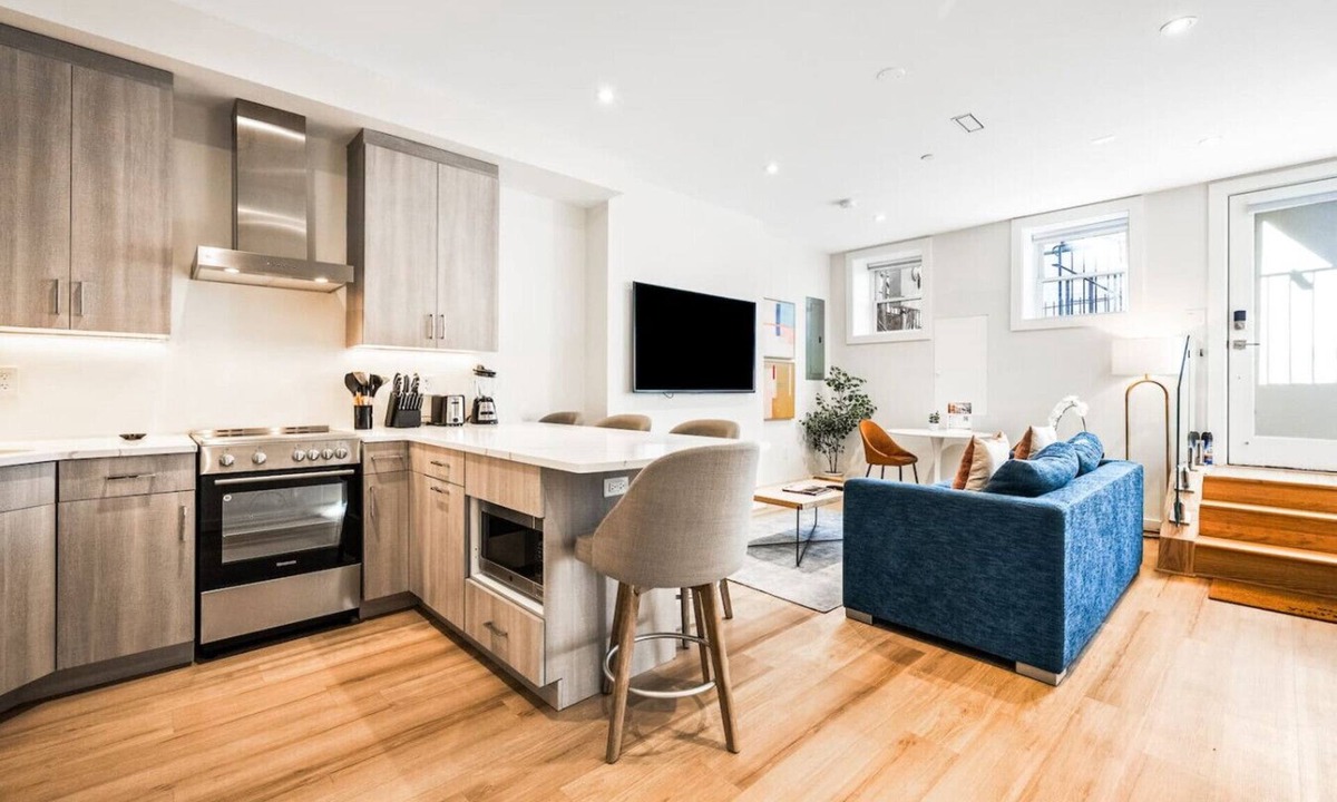 Chinatown Apartment | Garden level apt walk to Convention Center sleeps4