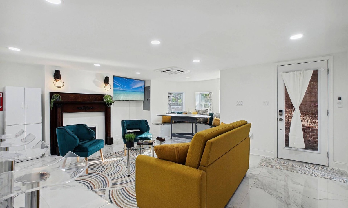 North Capitol Street House | GardenLevel 4BR/2.5BA-Parking+By Convention Center