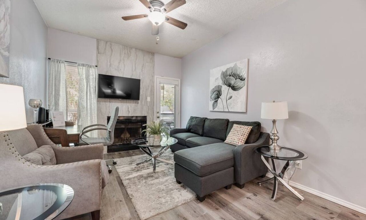 Irving Apartment | Gated Irving 1BR Work Suite - DFW 10Min · Pool+W/D - I30