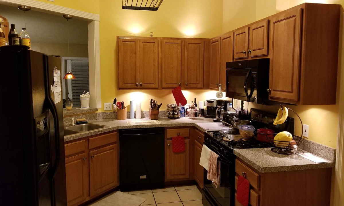 Gainesville House | Gator Alumni House with Private Backyard. 2 Miles From Campus & 1 Mile from I-75