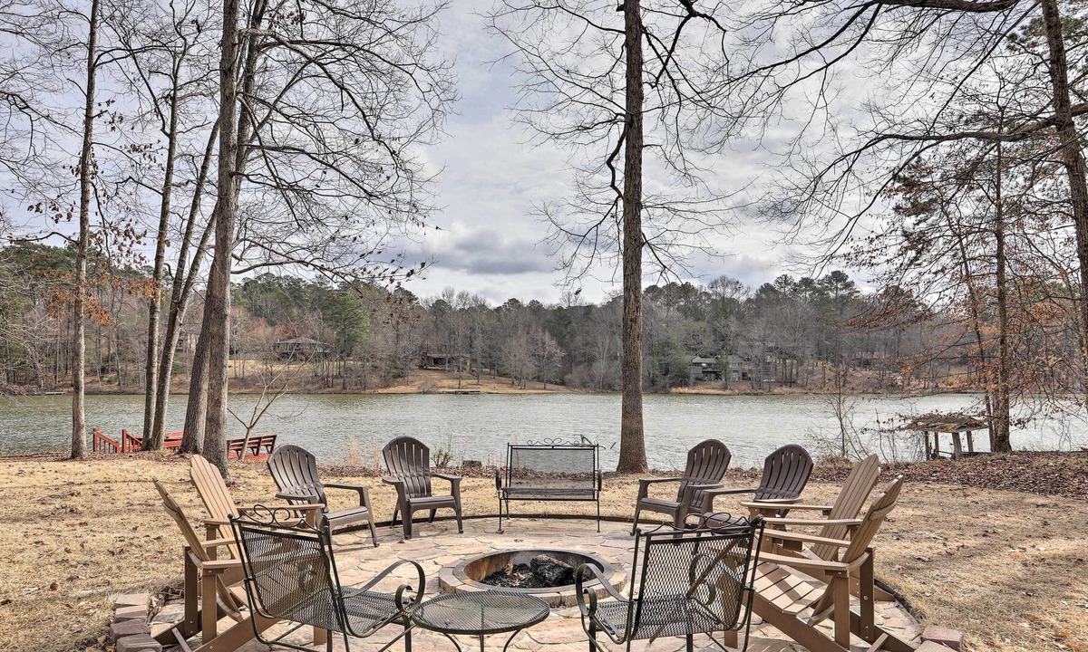 Conyers House | Georgia Lakefront Getaway: Dock, Fire Pit!
