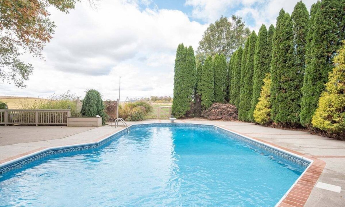 Gettysburg House | Gettysburg Farm Stay w/Pool & Barnyard Animals