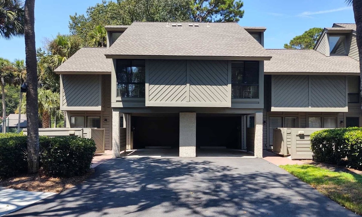 Beach Lagoon House | GOLFER'S DREAM! CLOSE TO BEACH!