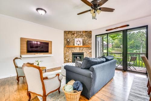 Mountain Air House | Golfer's Oasis! Mtn Cabin w/Balcony in Burnsville