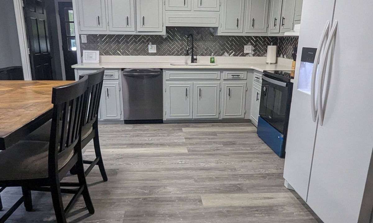 Albany House | Gorgeous 4-bedroom house with AC in Albany