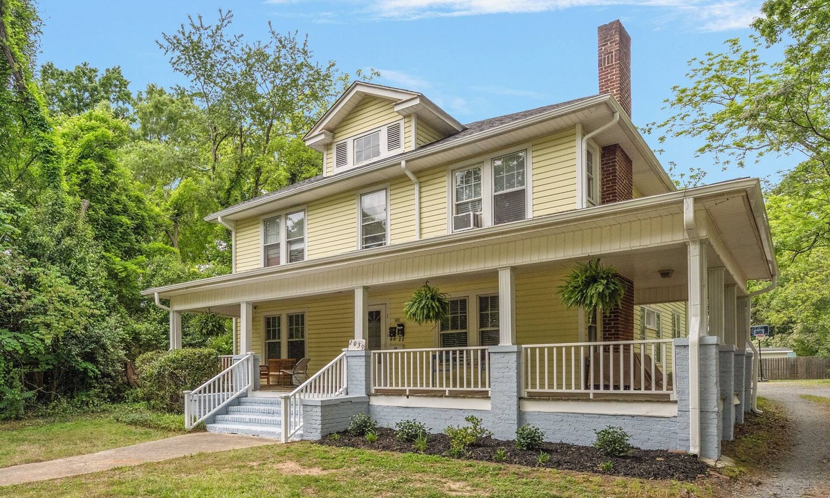 Oakhurst Apartment | Gorgeous & Cozy 2BR Modern Farmhouse Apartment Minutes to Uptown Charlotte
