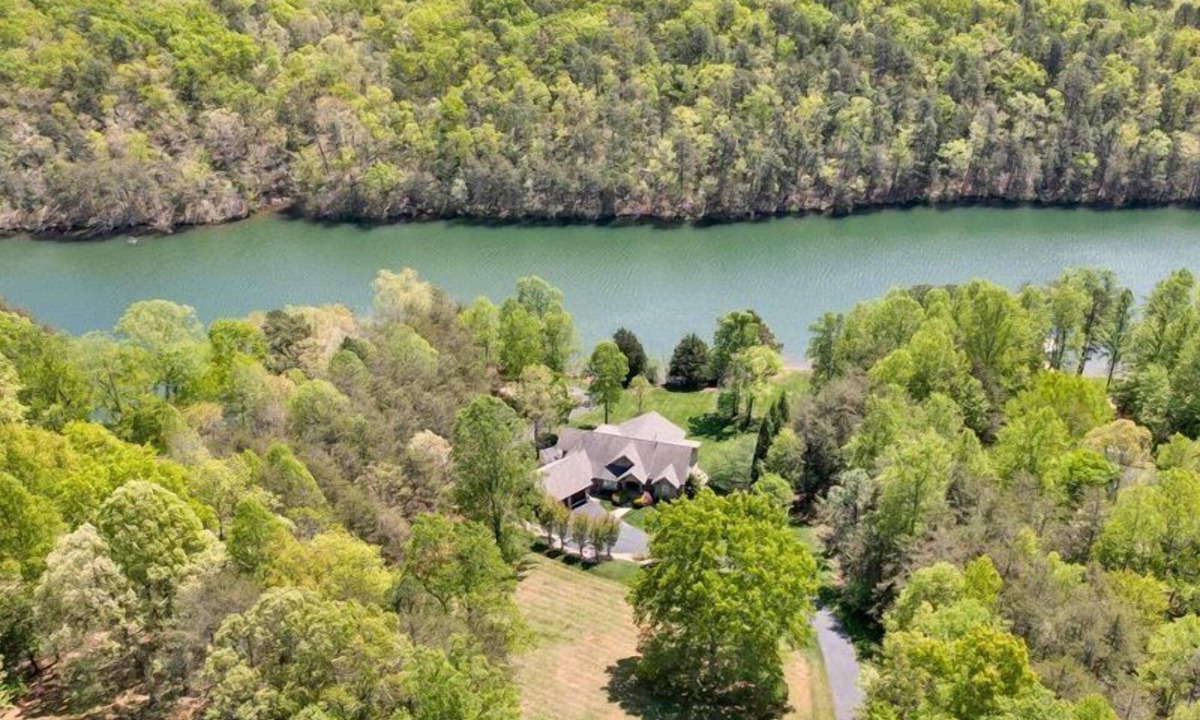 Huddleston House | Gorgeous Rental Home! Come Visit 'No Wake, No Worries'!