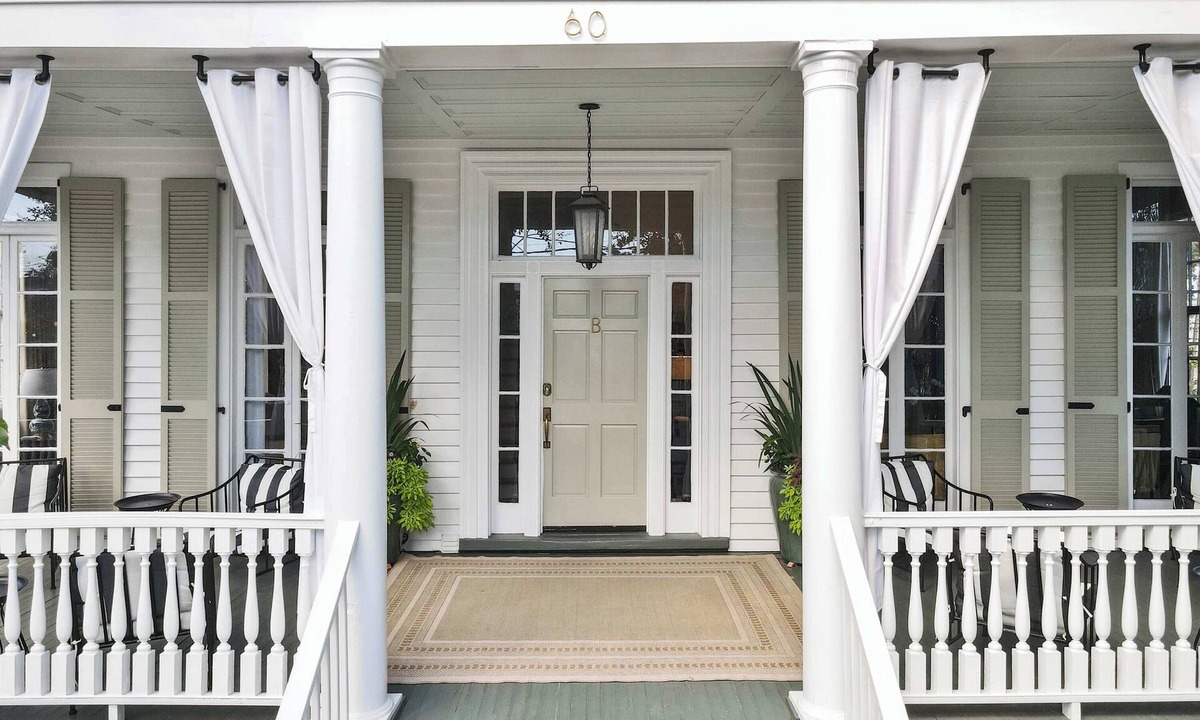 Cannonborough Elliotborough House | Grand 10 BR Charleston Home with Speakeasy Bar