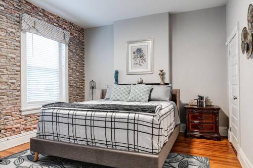 Museum District House | Grand Carytown 5BR FAN HOME fully fenced