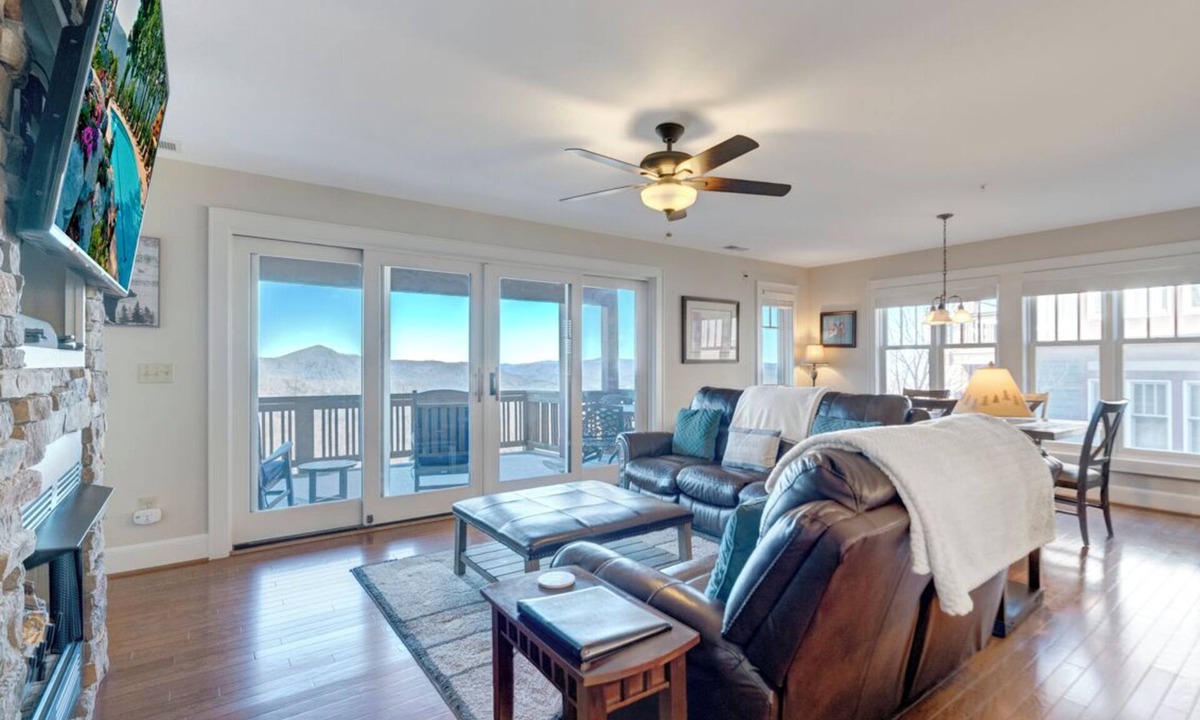 Banner Elk Condo | Grand Oaks RC4- Mountain Condo, Gated Resort, Indoor/Outdoor Pools & Hot Tub