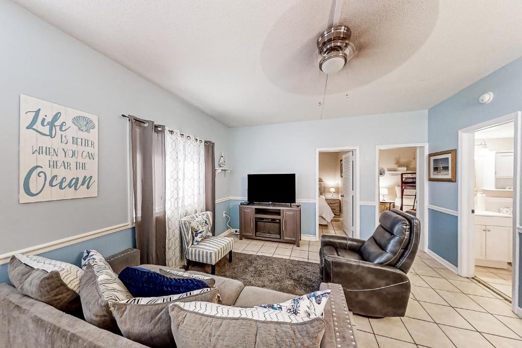 Crescent Beach Apartment | Grand Strand Resorts III 25