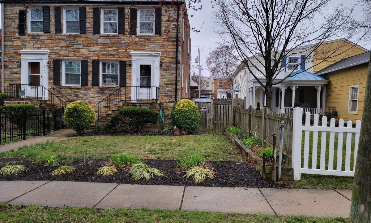 Del Ray House | Great Delray, Alexandria, One bed, bath, kitchen NOT share, big backyard, metro,