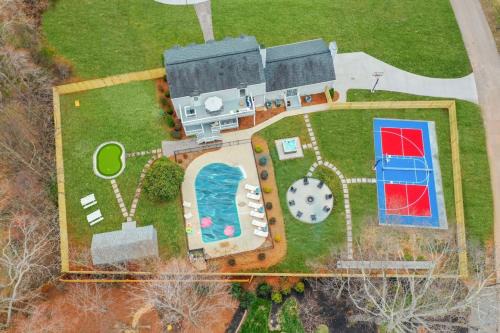 Greensboro House | Greensboro Getaway Villa HotTub Pool FirePit Basketball Golf