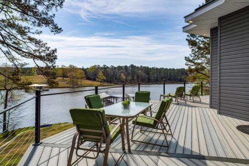Greenwood House | Greenwood Group Retreat w/Large Private Dock!