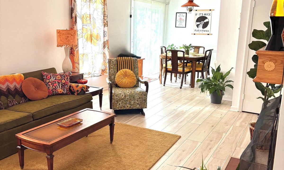 Durham House | Groovy stay in Durham! Pets stay FREE