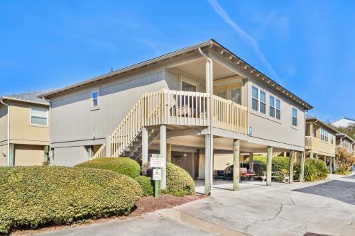 Myrtle Beach House | Guest Cottages #55G - Short Walk to Ocean
