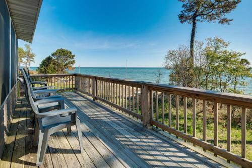 Gwynn House | Gwynn's Island Gem | Private Beach & Bay Views