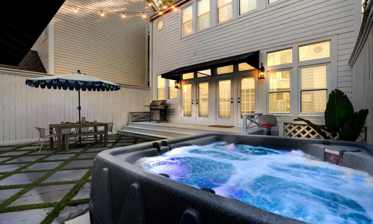 Haile Plantation House | Haile Hideaway | 3 Beds w/Crib + Hot Tub Near UF