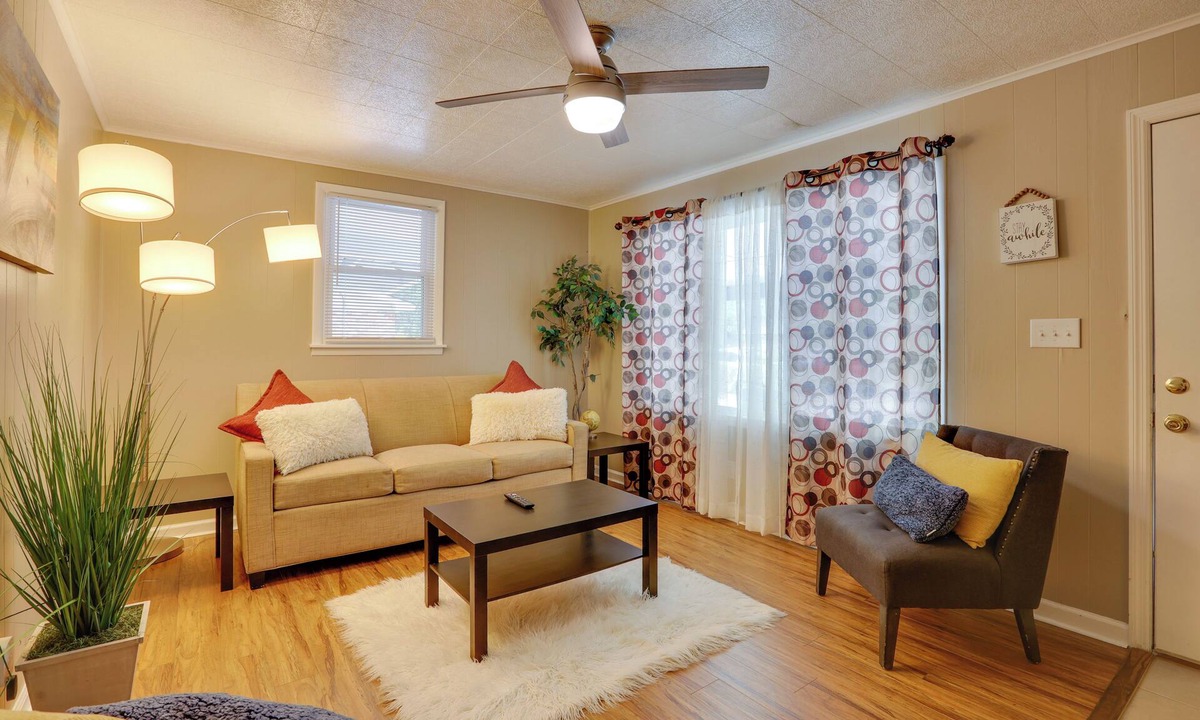 Hinesville House | Half-Mi to Dtwn: Hinesville Family Home w/Yard!