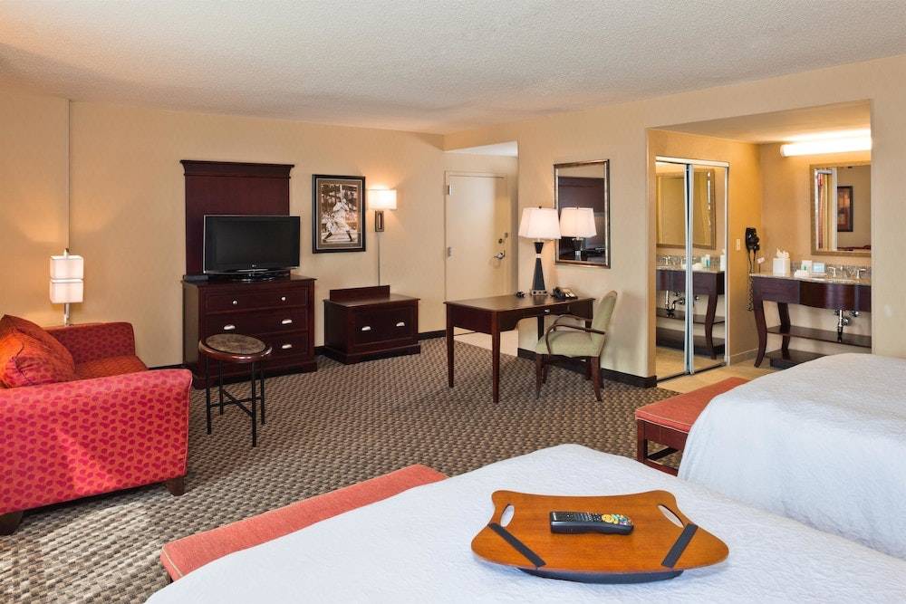 Downtown West Hotel | Hampton Inn Baltimore-Downtown-Convention Center 2 Queen Beds Studio Suite