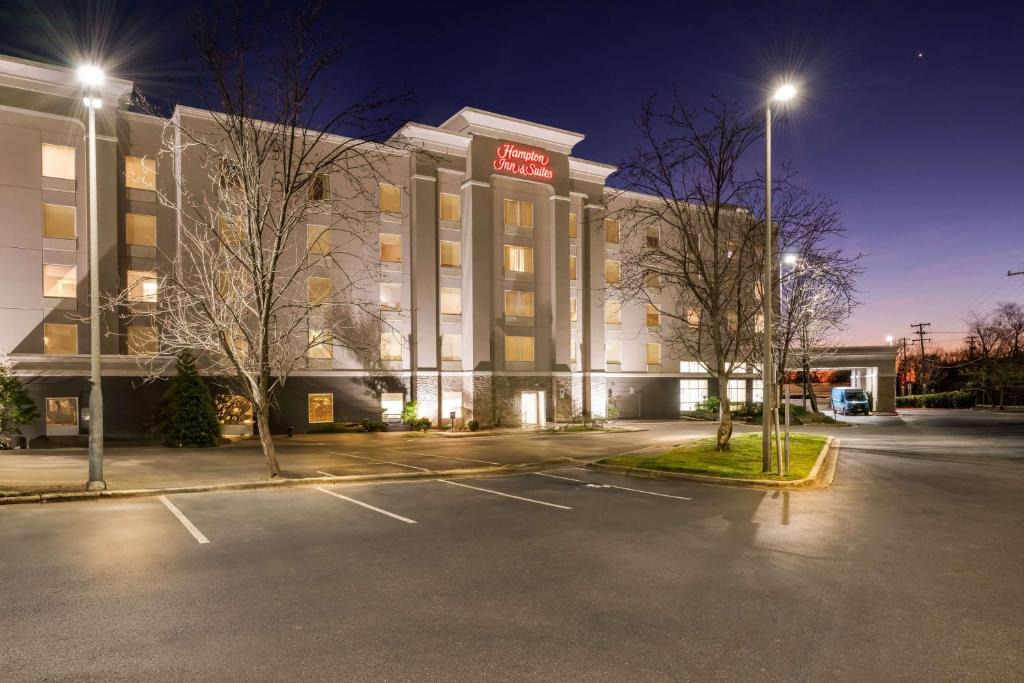 Paw Creek Hotel | Hampton Inn & Suites Charlotte-Airport
