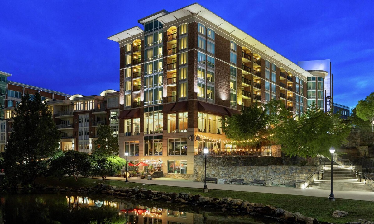 Greenville Downtown Hotel | Hampton Inn & Suites Greenville-Downtown-RiverPlace