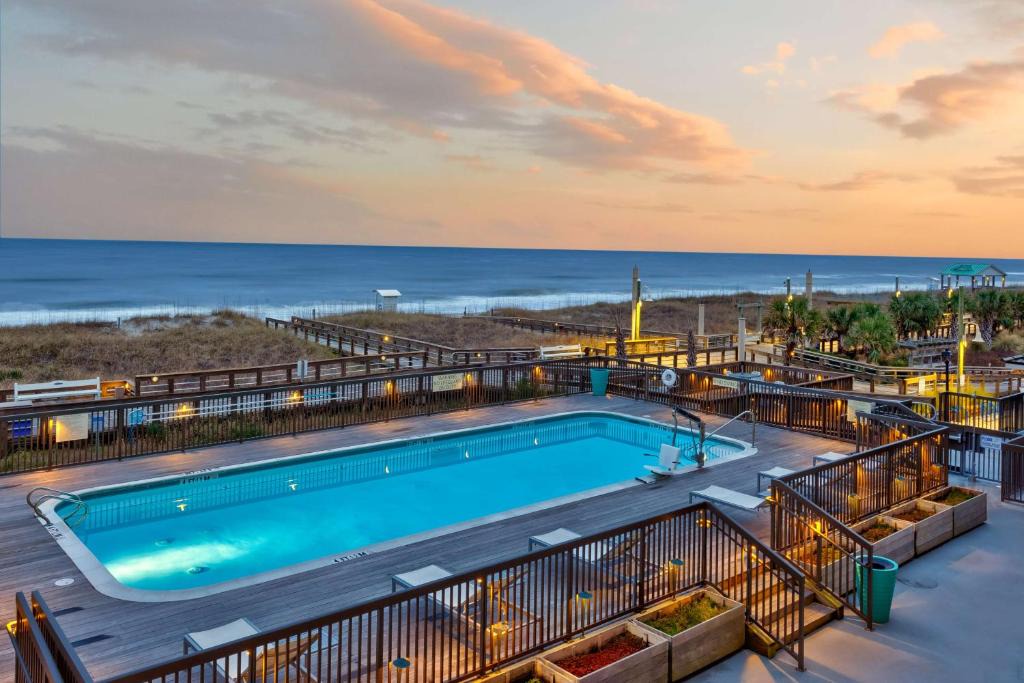 Carolina Beach Hotel | Hampton Inn & Suites by Hilton Carolina Beach Oceanfront