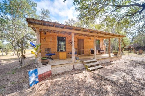 Johnson City Apartment | Happy Haven | Hill Country Couple’s Cabin Retreat