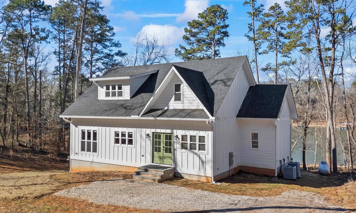 Lavonia House | Harbor Light Lake House w/Hot Tub