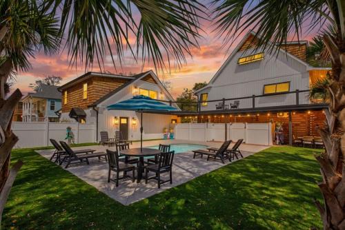 Long Beach House | Harbor Lights Resort Waterfront, Pool & Dock!