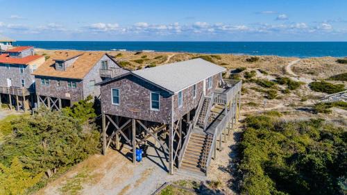 Avon House | Hatteras Solrise 386