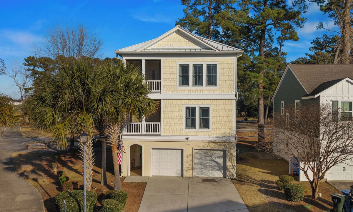 Central Myrtle Beach House | Heart of Myrtle Beach: Spacious 5BR Home w/2 Balconies & Garage
