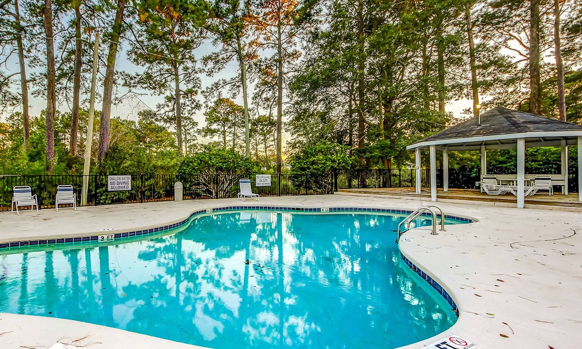 Surfside Beach Condo | Heartwarming condo w/pool, balcony, TV, & W/D-snowbird-friendly