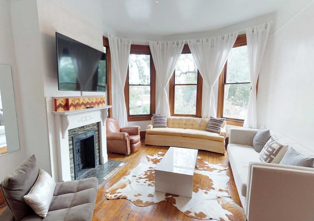 Savannah Victorian District House | Heated Pool Access | 5*Clean | Flex Cancelation