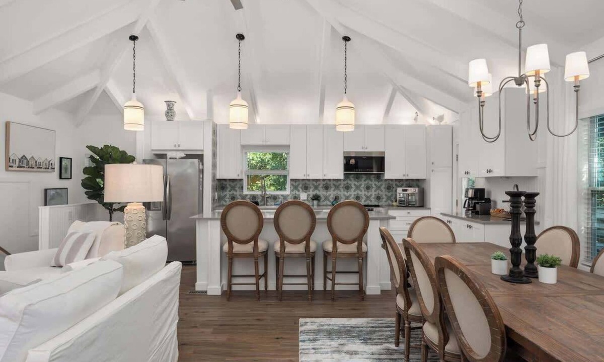 Southern Shores House | Heated Pool, Dog Friendly, Hot Tub, Walk to Beach