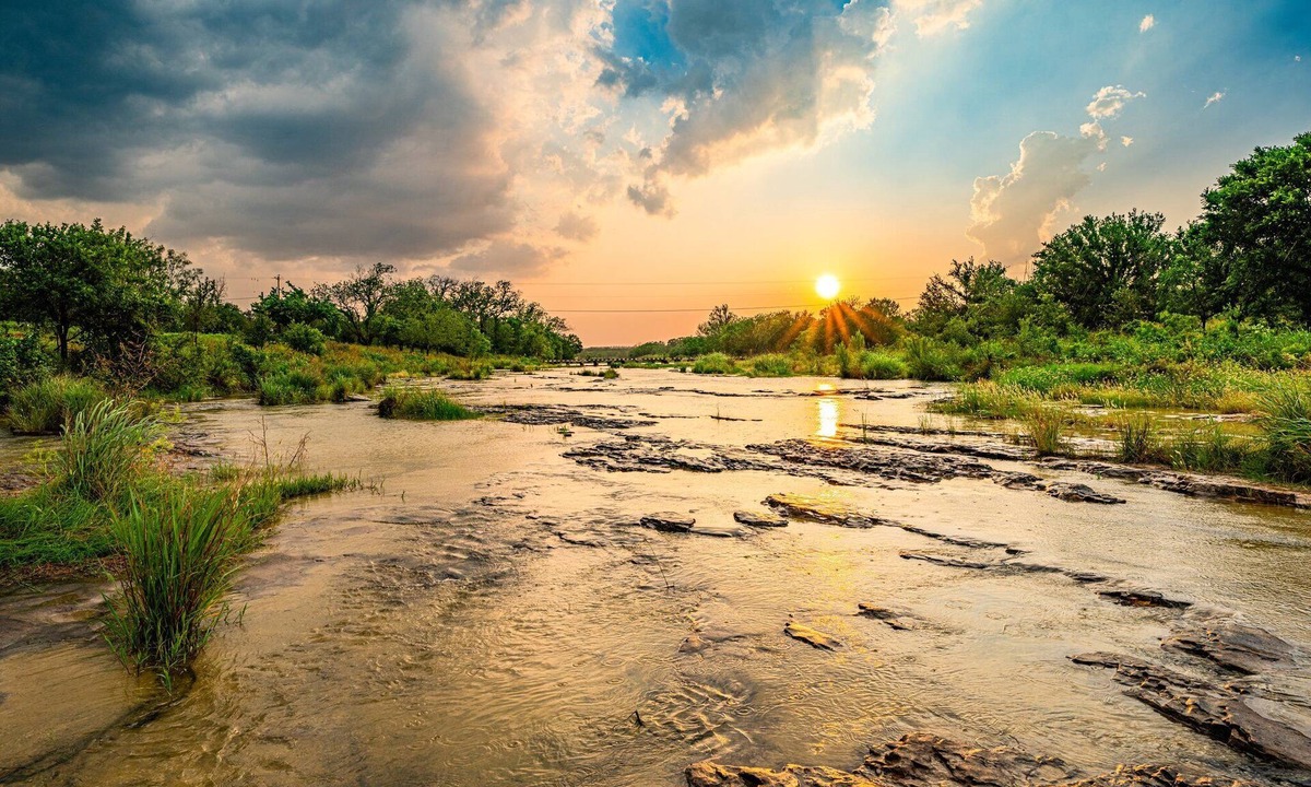 Johnson City House | Heaven Can't Wait at King River Ranch. Furry Angels Welcome