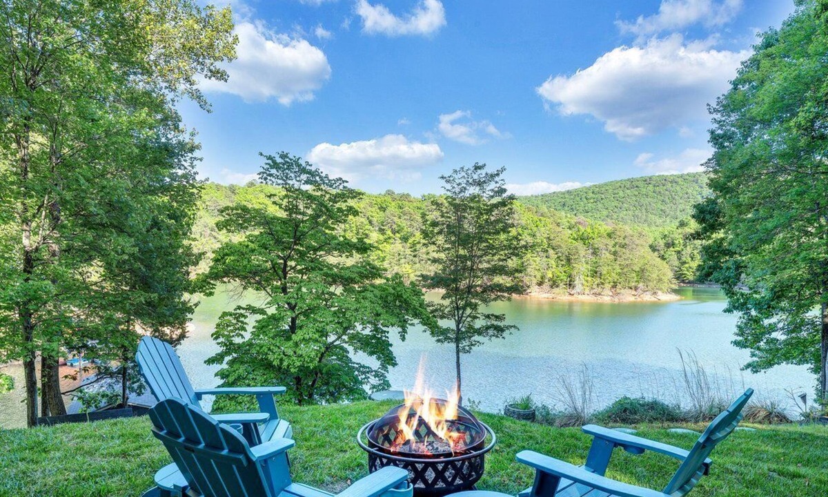 Huddleston House | Heron's Cove - Pet friendly, Private Dock!