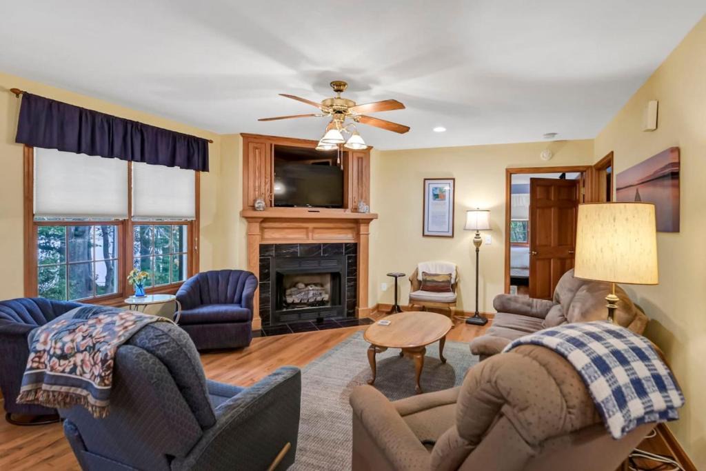 Leesville House | Herons Flight Sleeps 6