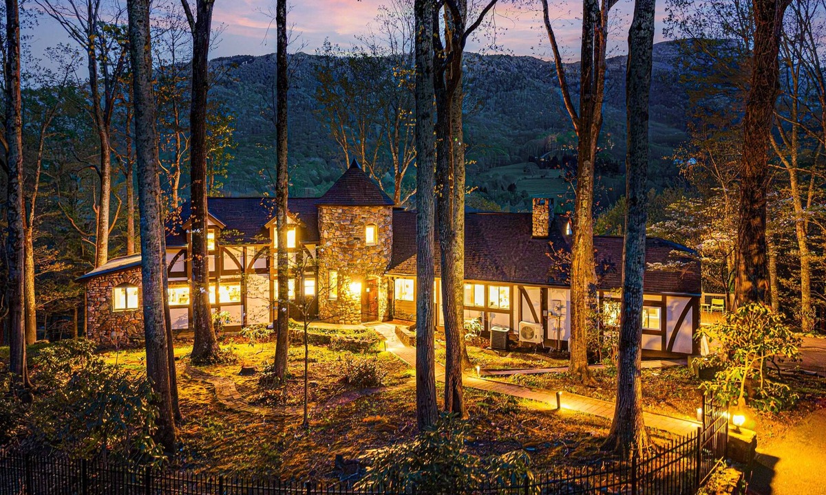 Banner Elk House | Hidden Castle: Secret Rooms, Sleeps 20, Hot Tub