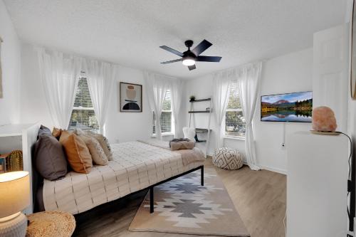 Jacksonville Beach House | {Hidden Gem} Beach Home Blocks from Ocean +6 Bikes