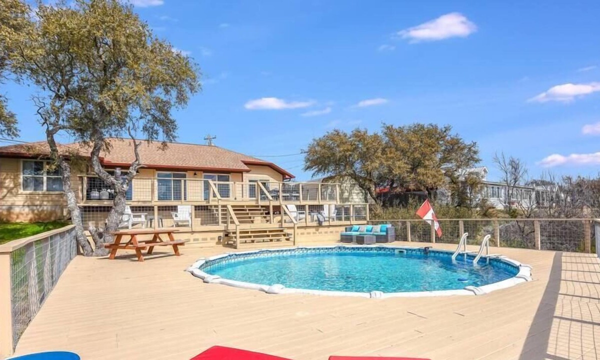 Burnet House | Hill Country & Biking Retreat