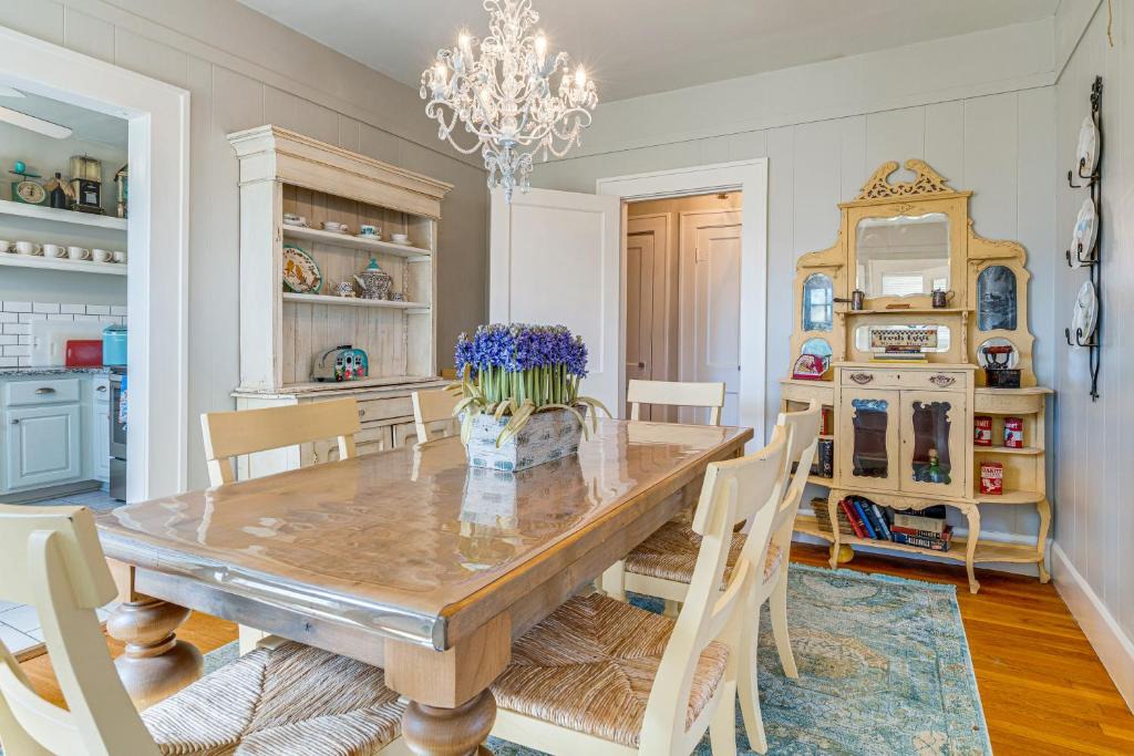 Spicewood House | Hill Country Retreat w/Lake View, Deck & Balcony