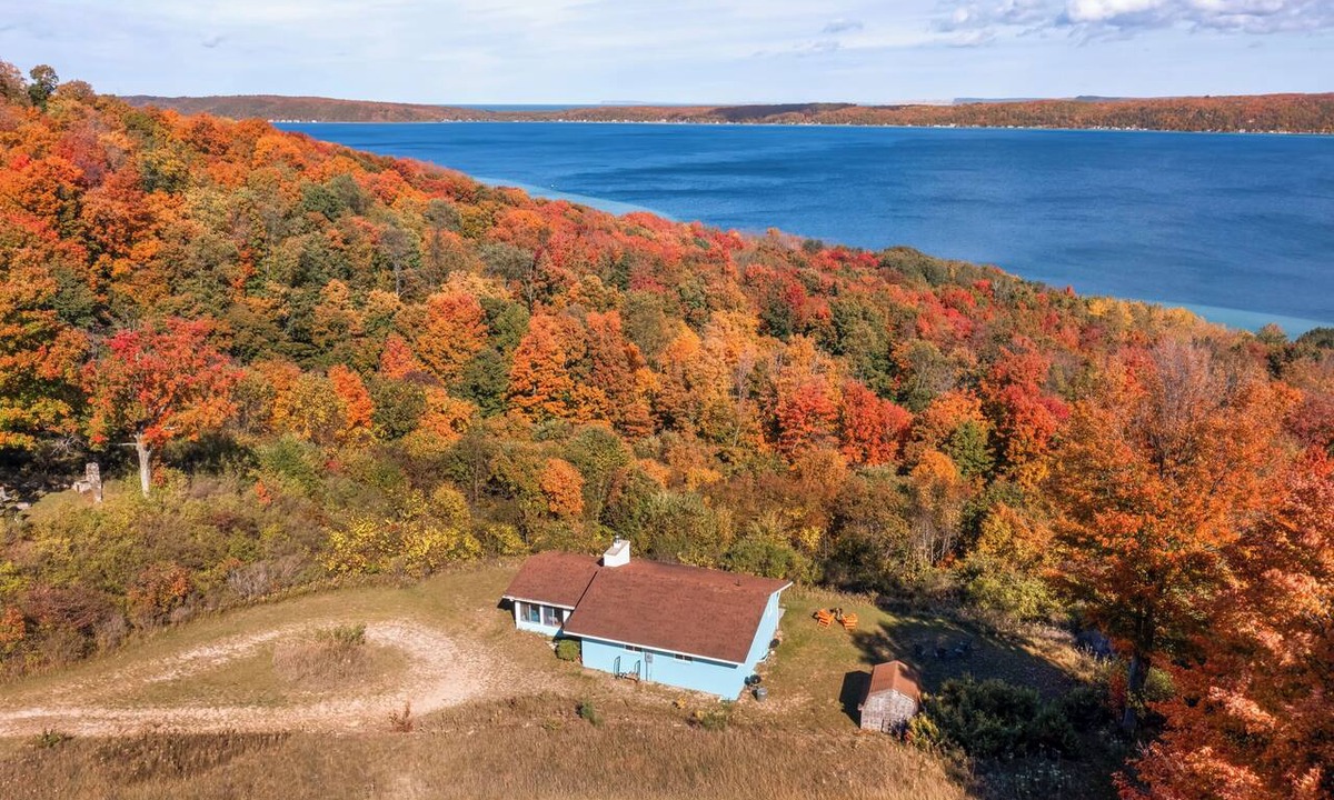Frankfort Cottage | Hill Hideaway - Soaring Views - Newly Renovated - 5 Mins to Frankfort
