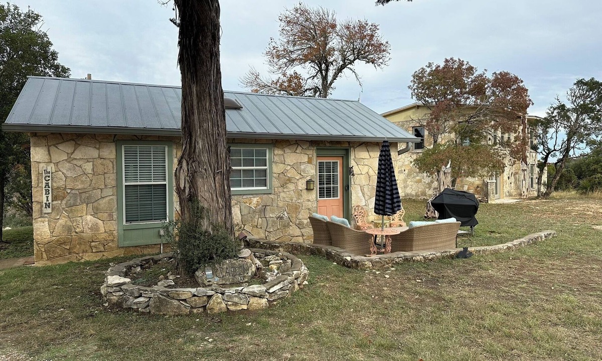 Bandera Cottage | Hilltop Cabin, Historic Silver Spur Dance Hall, Cowboy Capital of the World