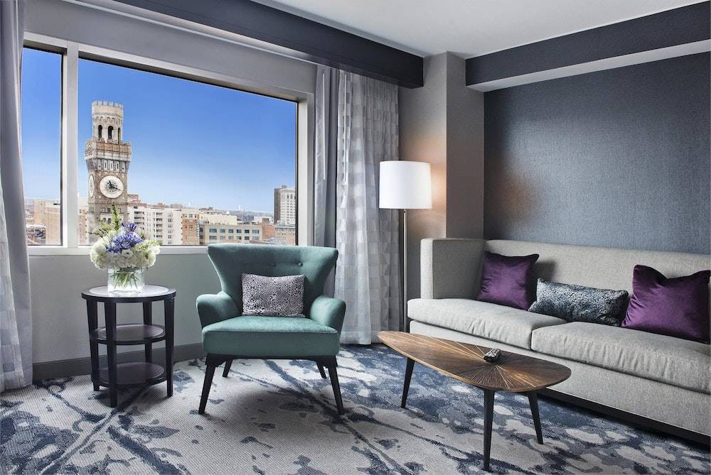 Downtown West Hotel | Hilton Baltimore 1 King Bed Deluxe Suite