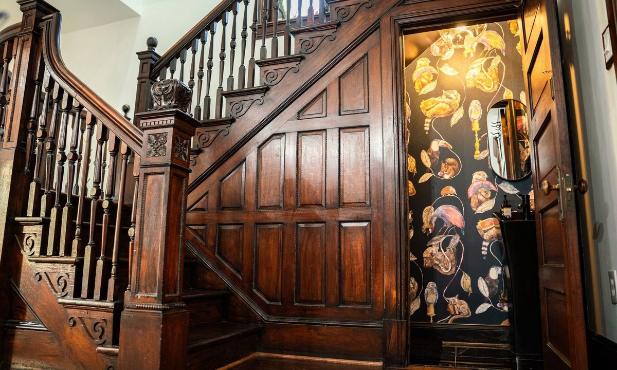 Shaw House | Historic-11BR/7.5BA-Parking+By Metro+Chefs Kitchen