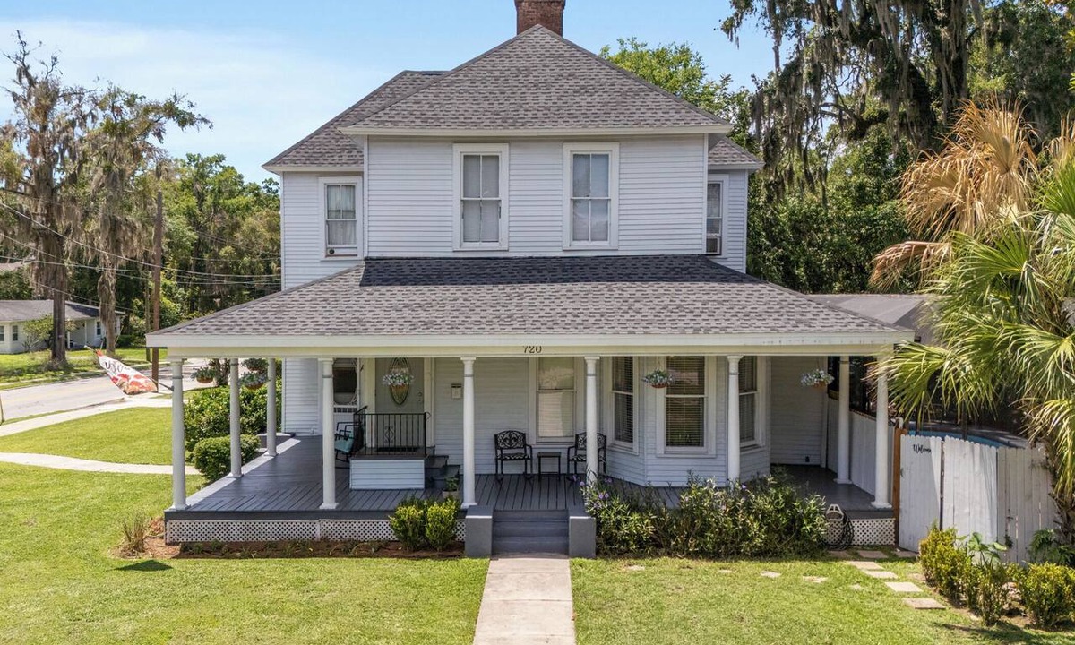 Historic District Apartment | Historic 2/1 Upper Suite with Pool, walking distance to downtown