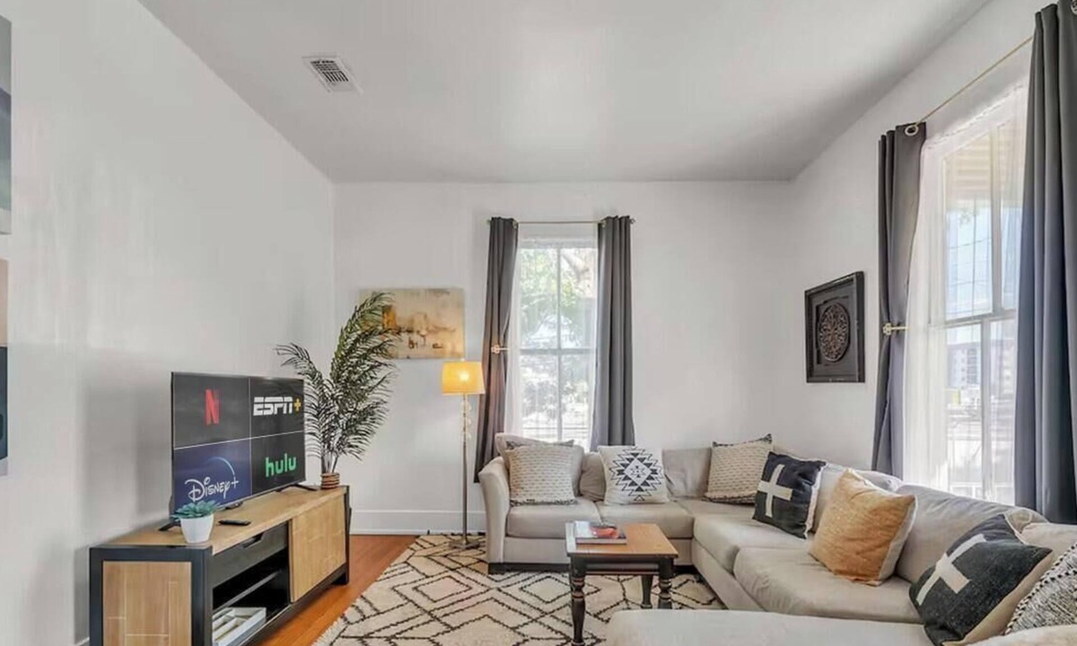 Clarksville House | Historic N Campus Stay w Modern Comfort, Mins to DT Nightlife & Local Hotspots!