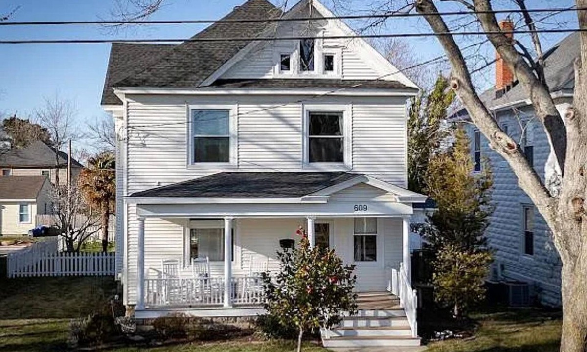 Cape Charles House | Historic Victorian Gem near Beach—Golf Cart Included!