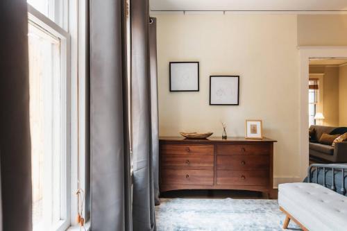 West Campus Apartment | Historic Victorian ️ Walk to UT Austin Free Parking